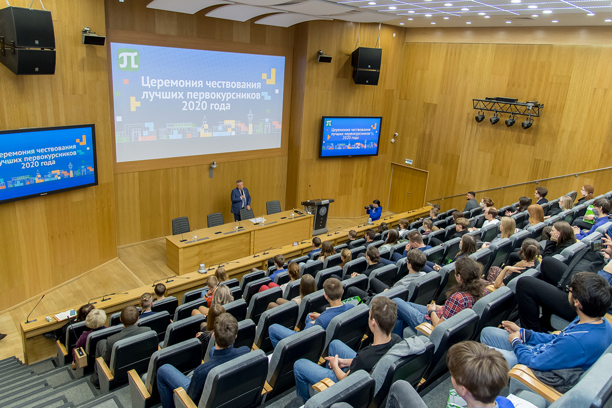 Ректор СПбПУ поздравил первокурсников, набравшие самые высокие баллы ЕГЭ