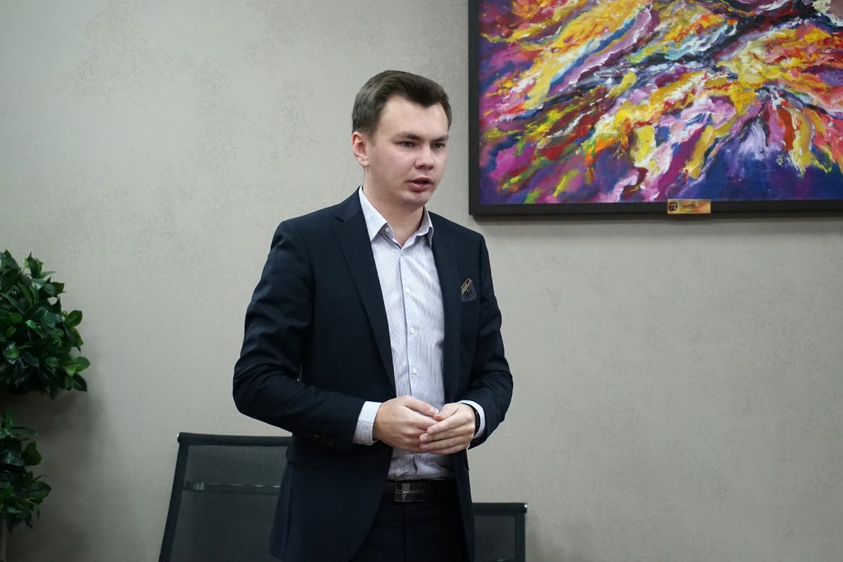 Старший преподаватель ВШПДиИП Алексей Гинцяк защитил кандидатскую диссертацию