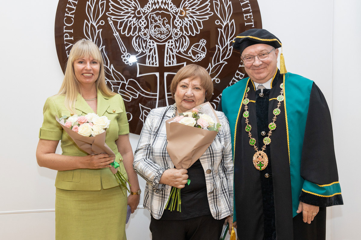 Профессора ВШФиТМ Ирину Буторину наградили престижной литературной премией