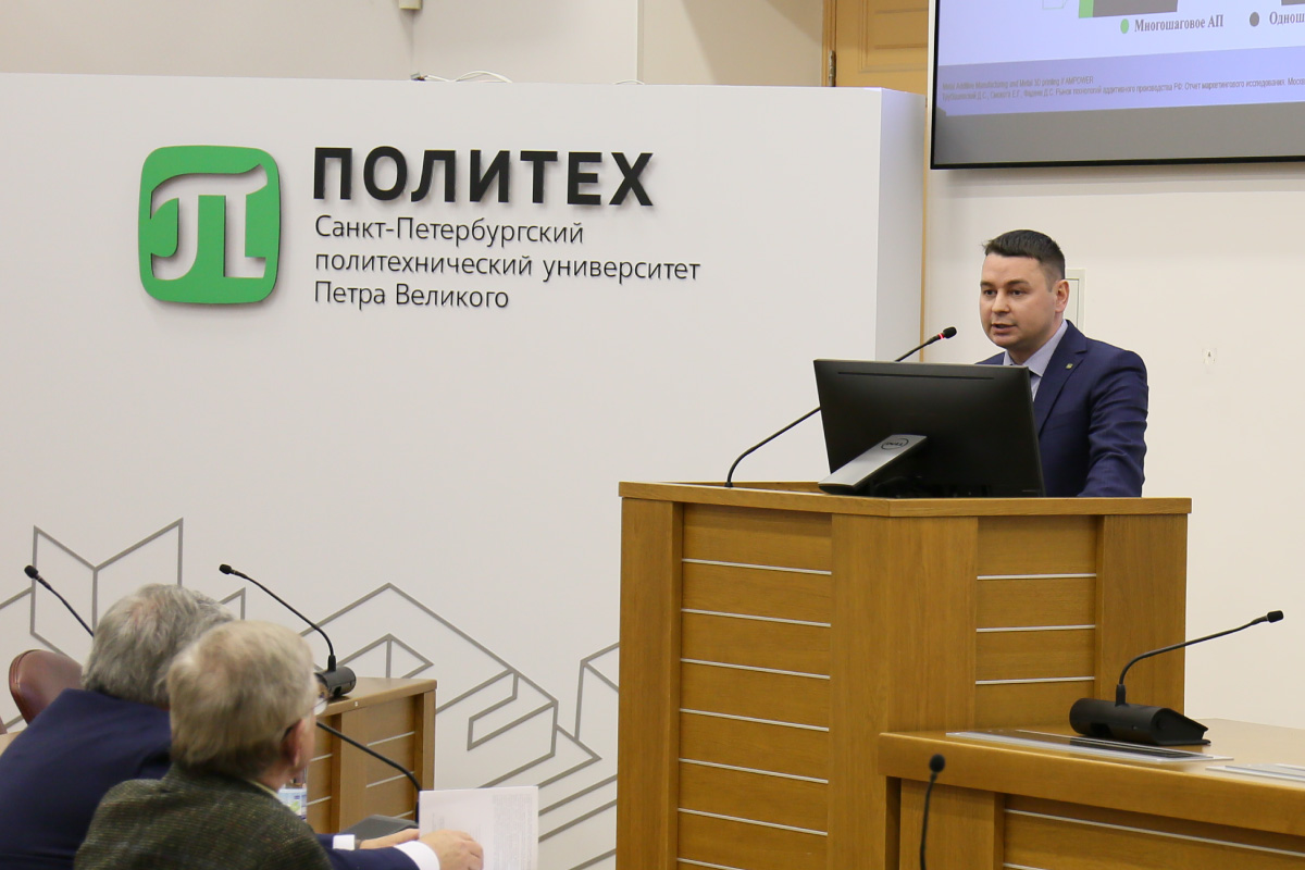 В ИММиТ состоялась успешная защита докторской диссертации доцента НОЦ «КиФМ» Вадима Суфиярова