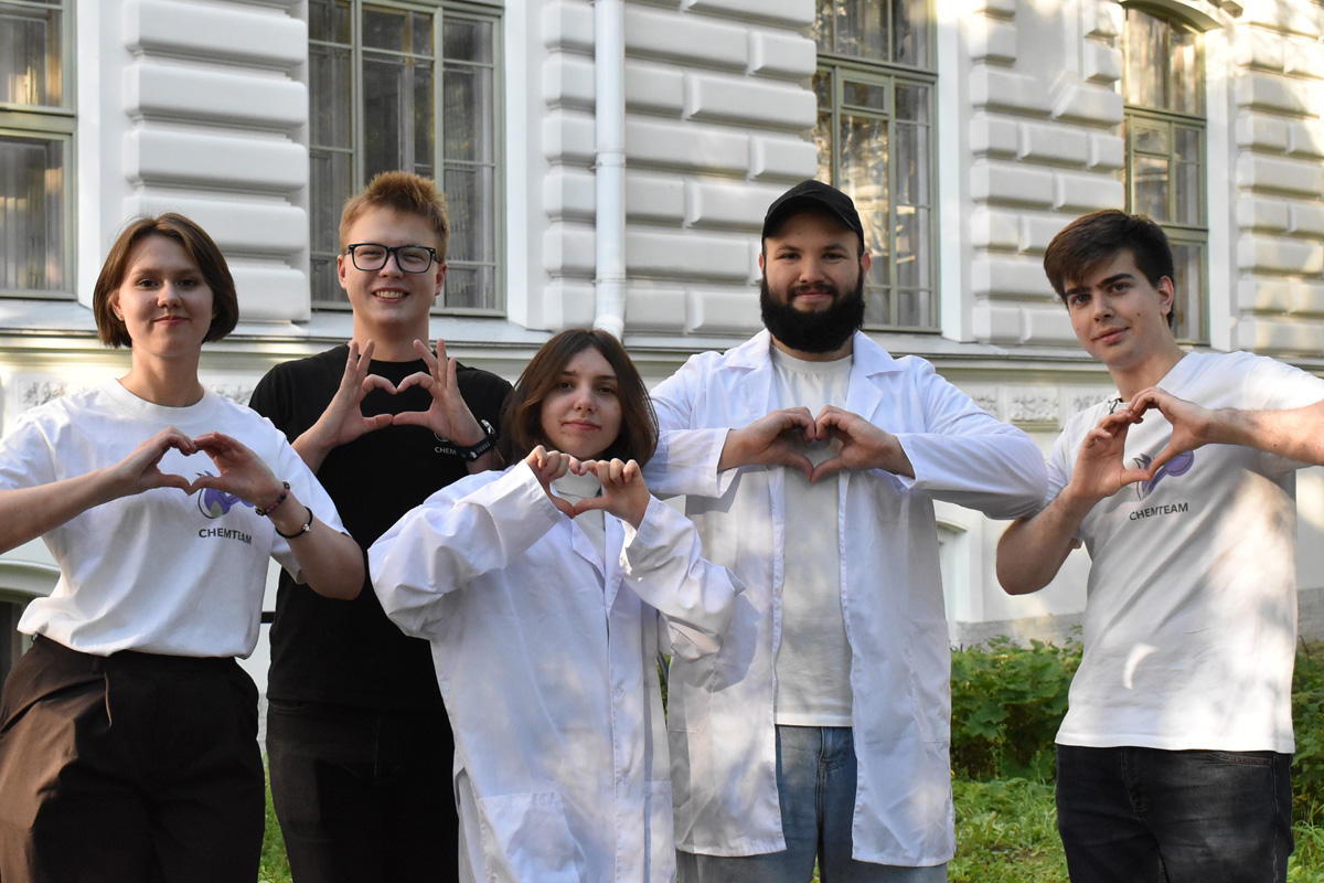 Студенты ИММиТ выиграли грант Росмолодёжи на образовательный курс «Робототехника и химия»