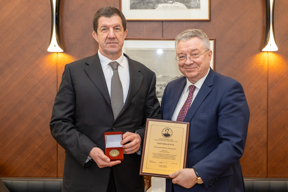 Михаил Осеевский встретился с командой «Всеядные» в Политехе