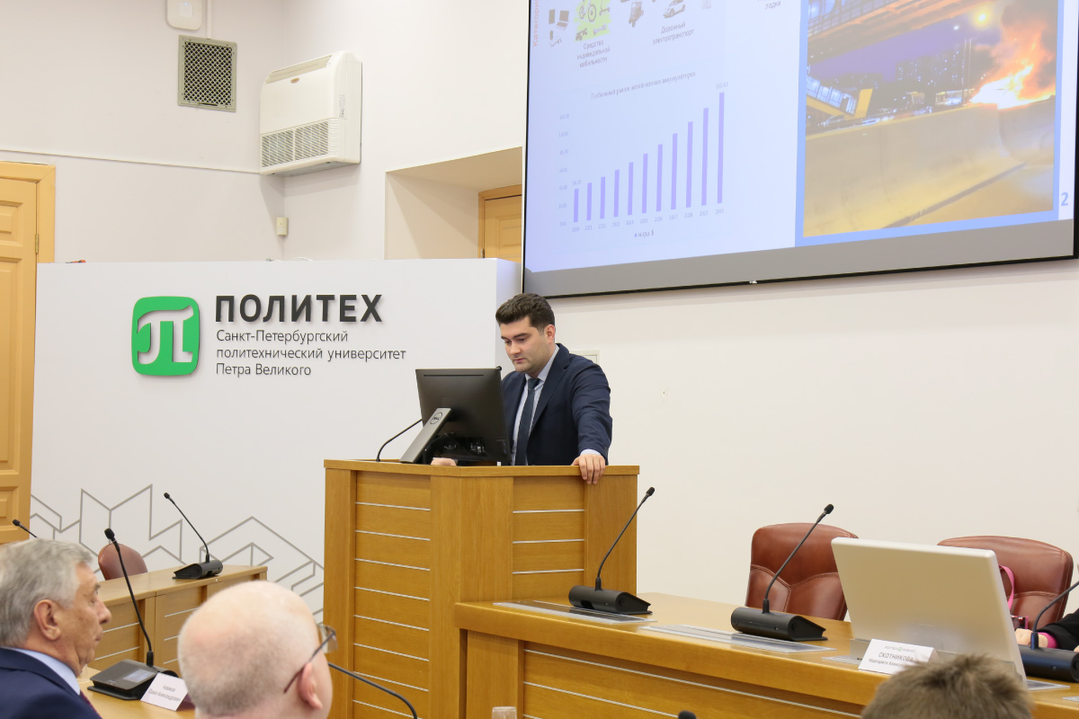 В ИММиТ состоялась успешная защита докторской диссертации директора НОЦ «МТиМ» Павла Новикова